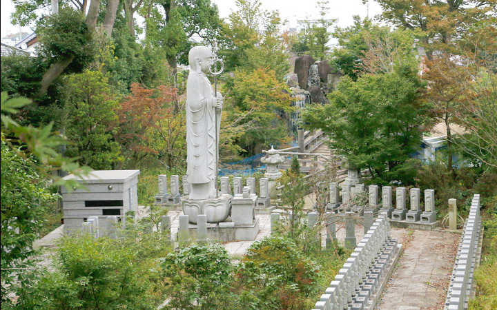 延命地蔵様（ご本尊様）と永代供養墓